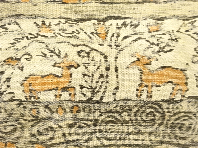  アンティーク　山半織物製　手織り紬　横段に鹿・花更紗模様織り出し　名古屋帯地反物